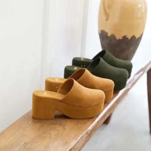 Beek Petrel Heeled Platform Clogs in Caramel Suede - Picture 2 of 5